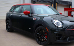 在Mini系列中 John Cooper Works型号位于性能范围的顶端