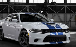 2019款道奇Charger SRT Hellcat有三种新的条纹颜色可供选择